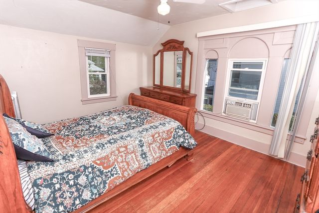 11 Roosevelt Ave, Holyoke, MA 01040