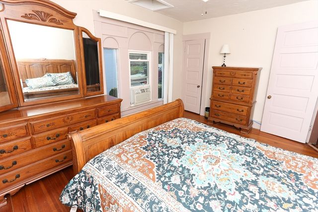 11 Roosevelt Ave, Holyoke, MA 01040