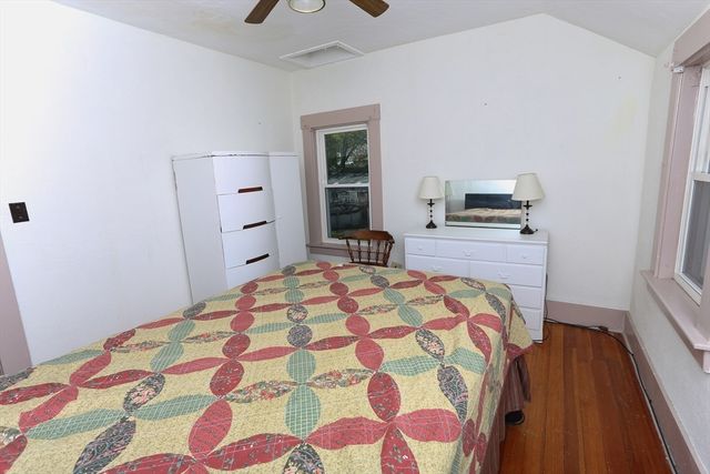 11 Roosevelt Ave, Holyoke, MA 01040