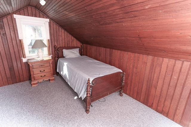 11 Roosevelt Ave, Holyoke, MA 01040
