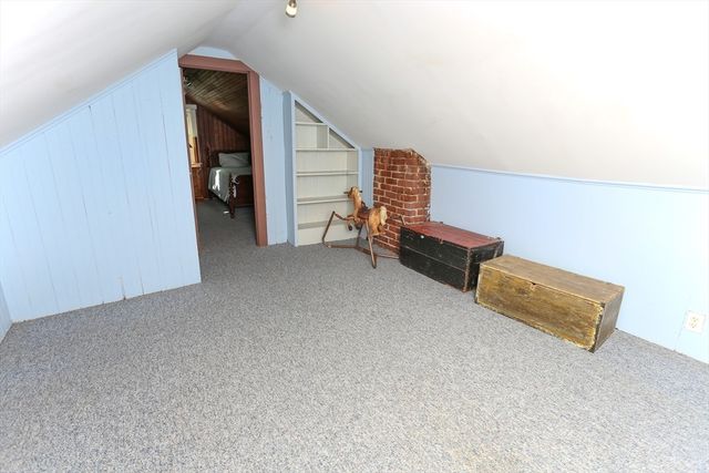 11 Roosevelt Ave, Holyoke, MA 01040
