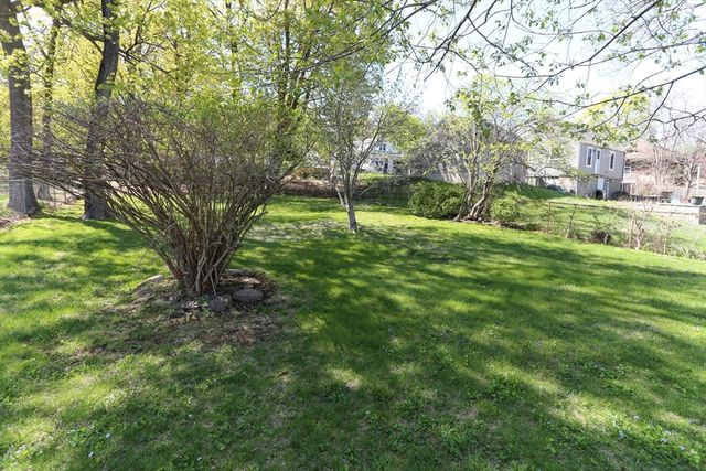 11 Roosevelt Ave, Holyoke, MA 01040