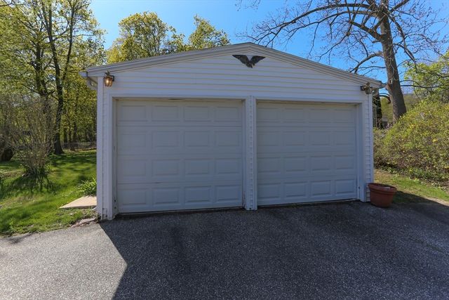 11 Roosevelt Ave, Holyoke, MA 01040