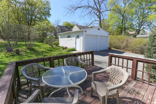 11 Roosevelt Ave, Holyoke, MA 01040