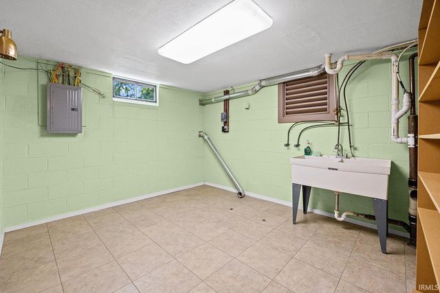 1221 N Salisbury Street, West Lafayette, IN 47906