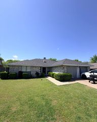 951 Brookside Drive, Cedar Hill, TX 75104