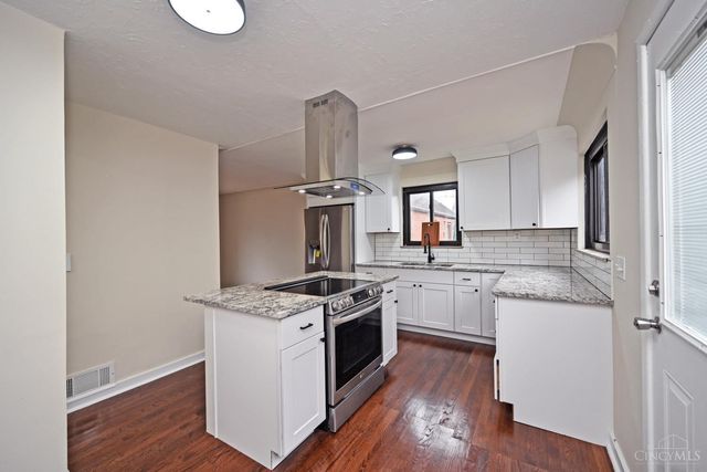 3946 Cedarwood Place, Silverton, OH 45213