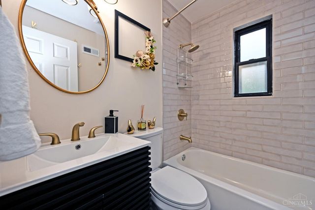 3946 Cedarwood Place, Silverton, OH 45213