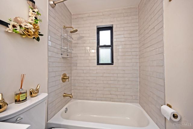 3946 Cedarwood Place, Silverton, OH 45213