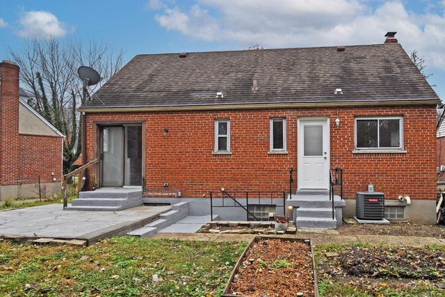 3946 Cedarwood Place, Silverton, OH 45213