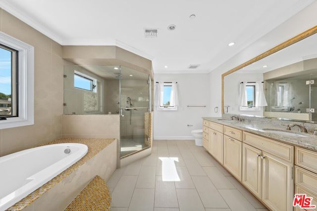911 Harvard Street, Santa Monica, CA 90403