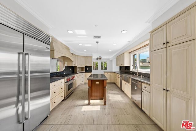 911 Harvard Street, Santa Monica, CA 90403
