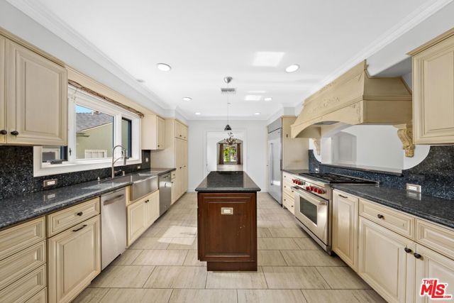 911 Harvard Street, Santa Monica, CA 90403