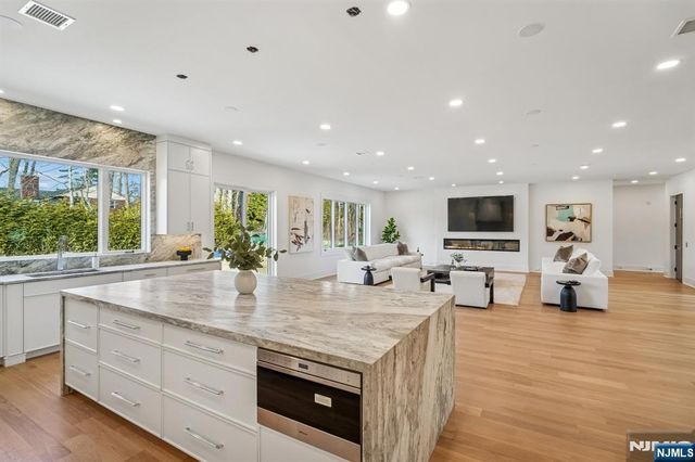 50 Roberts Road, Englewood Cliffs, NJ 07632