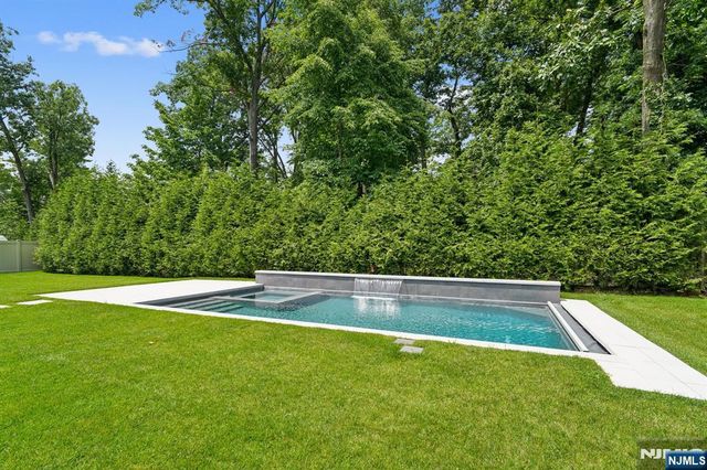 50 Roberts Road, Englewood Cliffs, NJ 07632