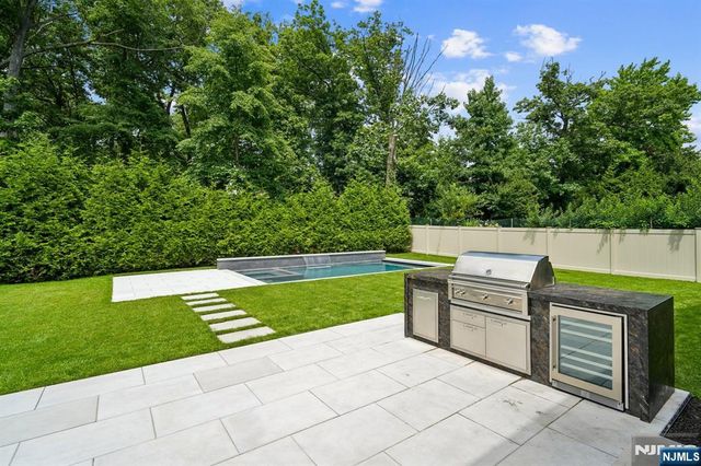 50 Roberts Road, Englewood Cliffs, NJ 07632