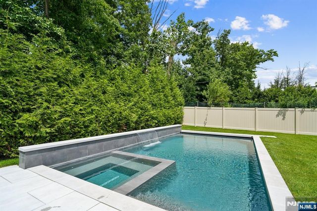 50 Roberts Road, Englewood Cliffs, NJ 07632