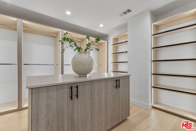 18101 Green Meadow Drive, Encino (los Angeles), CA 91316