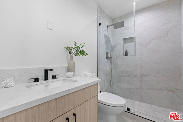 18101 Green Meadow Drive, Encino (los Angeles), CA 91316