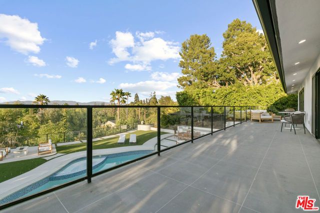 18101 Green Meadow Drive, Encino (los Angeles), CA 91316