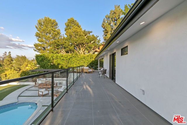 18101 Green Meadow Drive, Encino (los Angeles), CA 91316