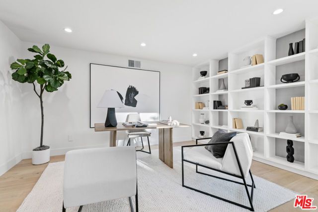 18101 Green Meadow Drive, Encino (los Angeles), CA 91316