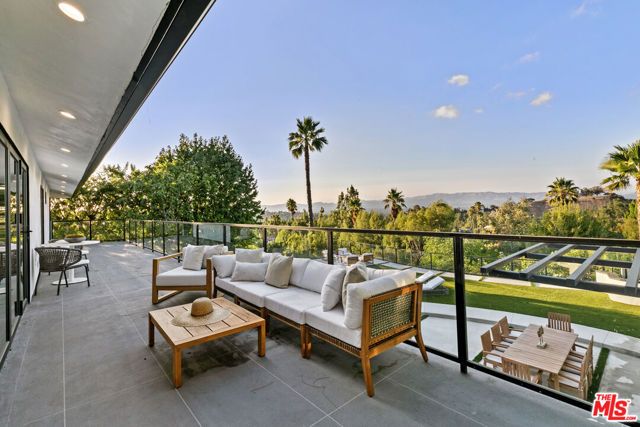 18101 Green Meadow Drive, Encino (los Angeles), CA 91316