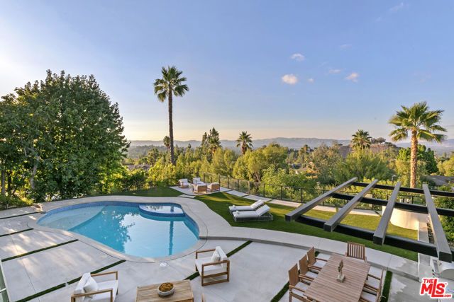 18101 Green Meadow Drive, Encino (los Angeles), CA 91316