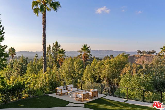 18101 Green Meadow Drive, Encino (los Angeles), CA 91316