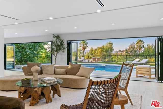 18101 Green Meadow Drive, Encino (los Angeles), CA 91316