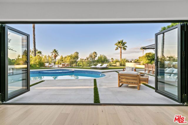 18101 Green Meadow Drive, Encino (los Angeles), CA 91316