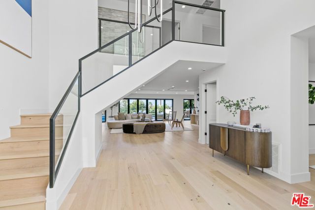 18101 Green Meadow Drive, Encino (los Angeles), CA 91316