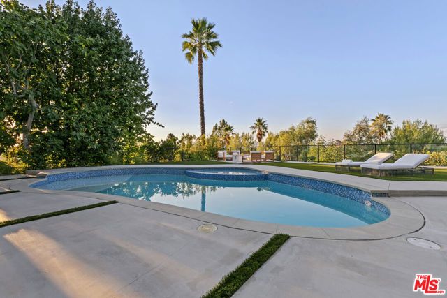 18101 Green Meadow Drive, Encino (los Angeles), CA 91316