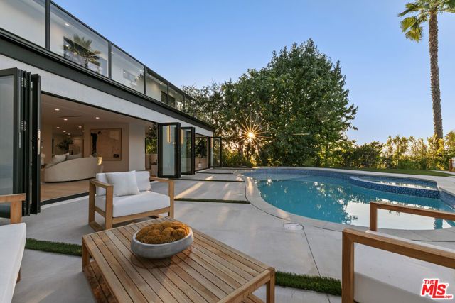 18101 Green Meadow Drive, Encino (los Angeles), CA 91316