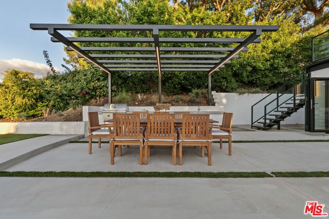 18101 Green Meadow Drive, Encino (los Angeles), CA 91316