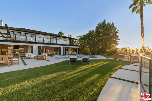 18101 Green Meadow Drive, Encino (los Angeles), CA 91316