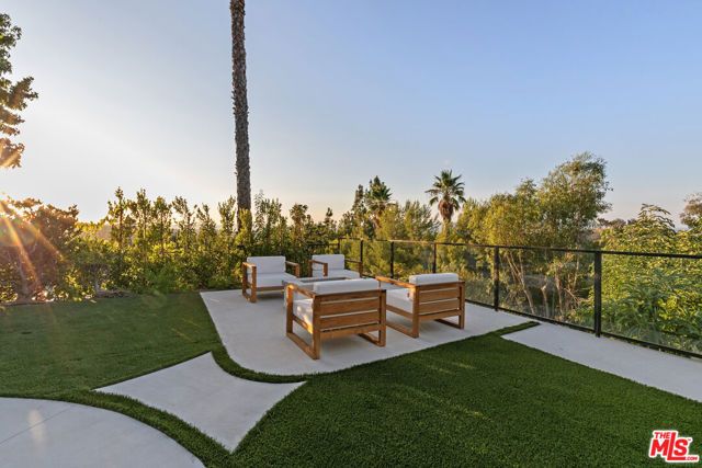 18101 Green Meadow Drive, Encino (los Angeles), CA 91316