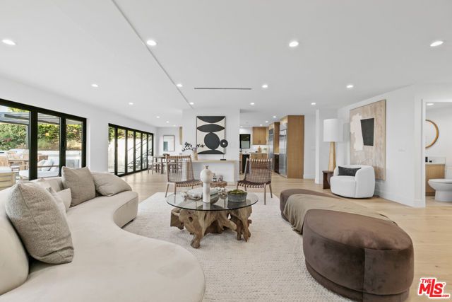 18101 Green Meadow Drive, Encino (los Angeles), CA 91316