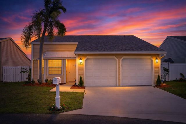 12 Paxford Lane W, Boynton Beach, FL 33426
