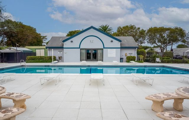 12 Paxford Lane W, Boynton Beach, FL 33426