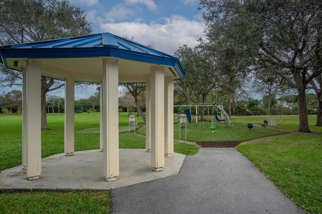 12 Paxford Lane W, Boynton Beach, FL 33426