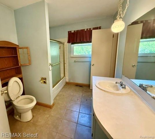 7066 Sharp Road, Swartz Creek, MI 48473