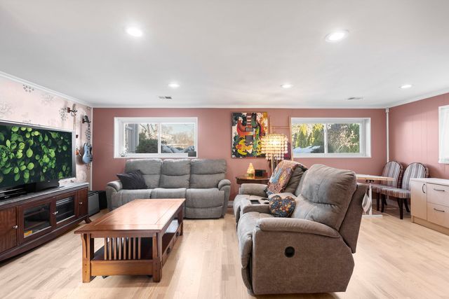 321 Vine Street, Wilmette, IL 60091