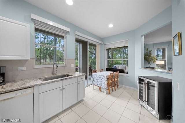 8217 Parkstone PL 108, Naples, FL 34120