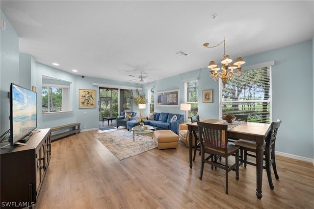 8217 Parkstone PL 108, Naples, FL 34120