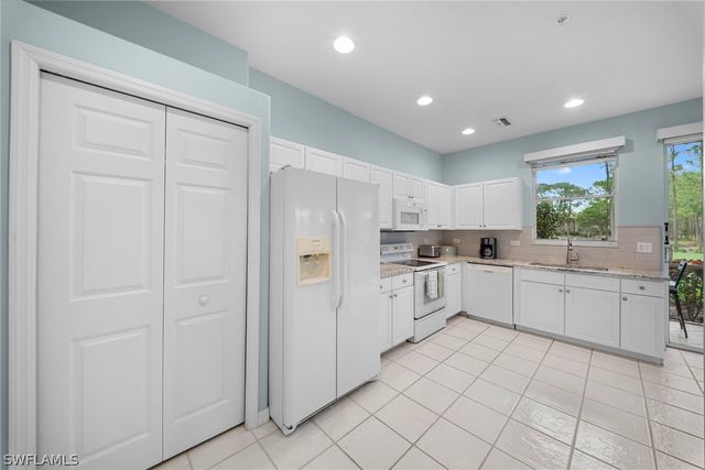 8217 Parkstone PL 108, Naples, FL 34120