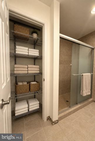 5957 EARLSTON CT, Alexandria, VA 22315
