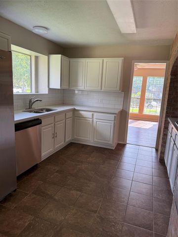 102 Mango Street, Bloomburg, TX 77566