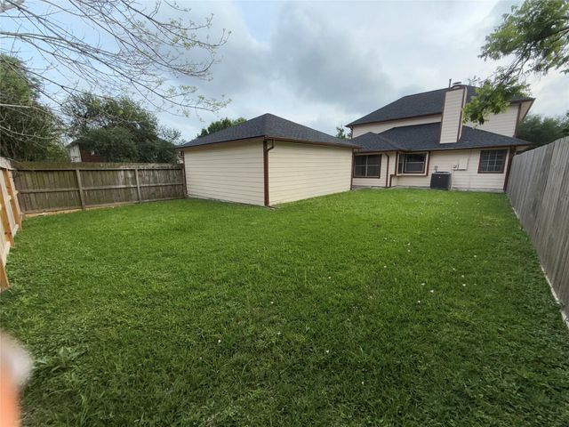 102 Mango Street, Bloomburg, TX 77566