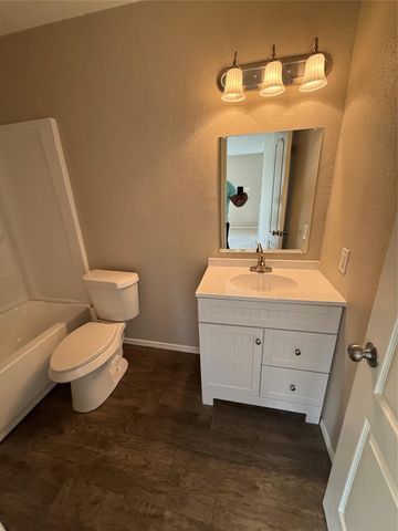 102 Mango Street, Bloomburg, TX 77566